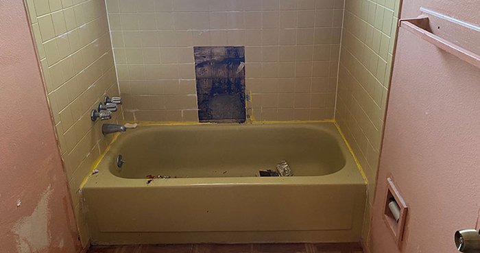 about-bathroom-before-1